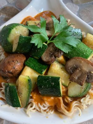 A healthy breakfast bowl with mixed berries, granola, and honey drizzle, perfect for a nutritious start to the day.
